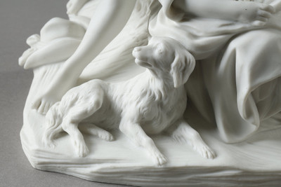 GRUPPO DI BISCOTTI SÈVRES RAFFIGURANTE UNA SCENA DI GALLANO