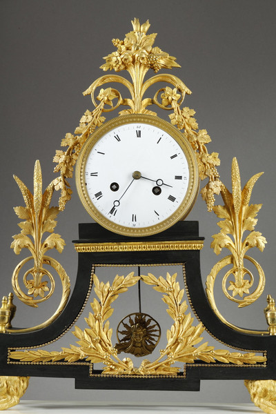 Set bestehend aus einer Uhr und einem Paar Wegweiser-Kandelaber