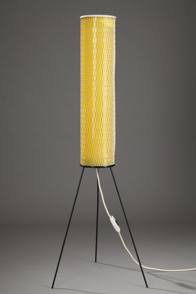 LAMPADAIRE TRIPODE EN METAL ET PLASTIQUE JAUNE DES ANNEES 50