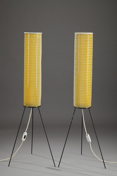 LAMPADAIRE TRIPODE EN METAL ET PLASTIQUE JAUNE DES ANNEES 50