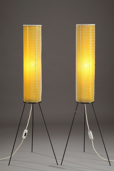 LAMPADAIRE TRIPODE EN METAL ET PLASTIQUE JAUNE DES ANNEES 50