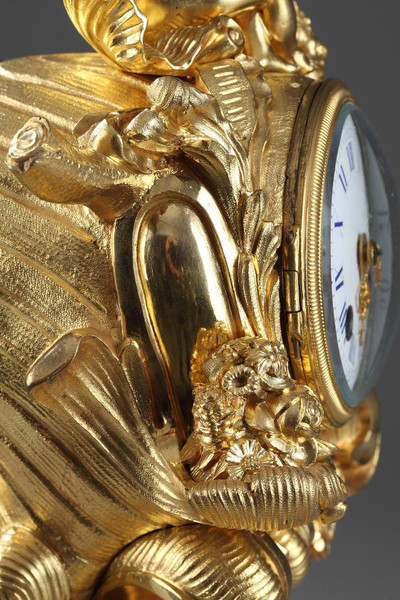 Stil rockiger Pendel in Bronze, geschmückt mit einer Liebe in einer Hülle