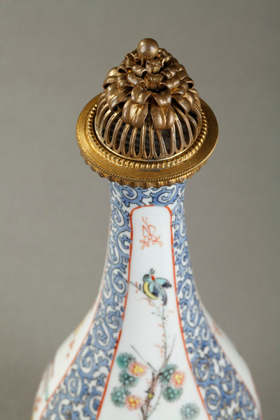 ANTIQUE PERFUME BOTTLE: OPIUM VIAL IN PORCELAIN AND ENAMEL, MANUFACTURE SAMSON