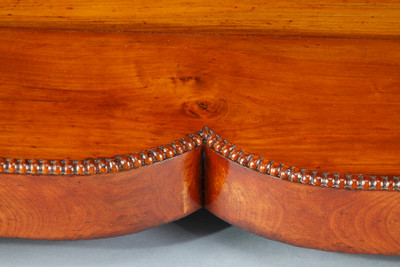 LARGE CONSOLE EN MERISIER, XIXÈME SIÈCLE