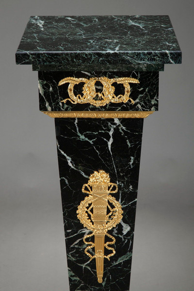 Mesa de pedestal de mármol
