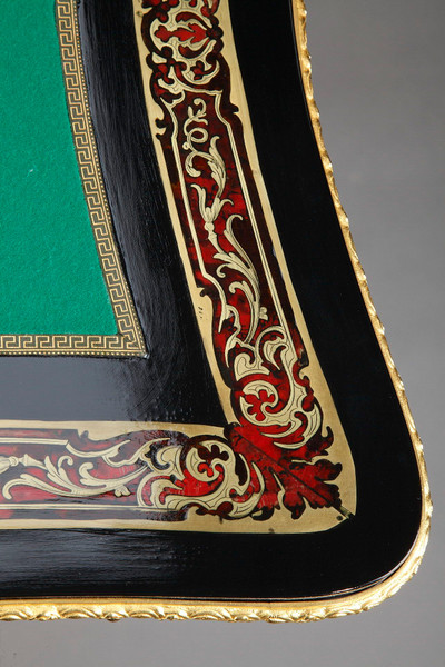 Consolle riccamente decorata con bronzo dorato