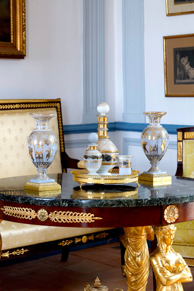 SERVICE DIT "VERRE D'EAU" EN OPALINE À DÉCOR DESVIGNES, CHARLES X