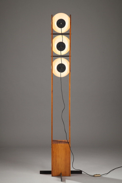 LAMPADAIRE DE CHALET EN MELEZE ET OPALINE DANS L'ESPRIT DE CHARLOTTE PERRIAND