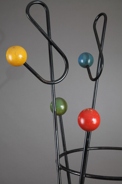 PORTE-MANTEAU MODELE "CLE DE SOL" EN METAL, ROGER FERAUD