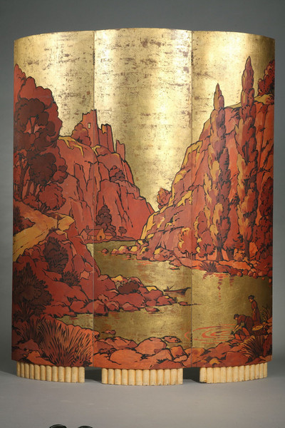 PARAVENT A 3 FEUILLES A DECOR DE PAYSAGE AUX LAVANDIERES, EPOQUE ART DECO