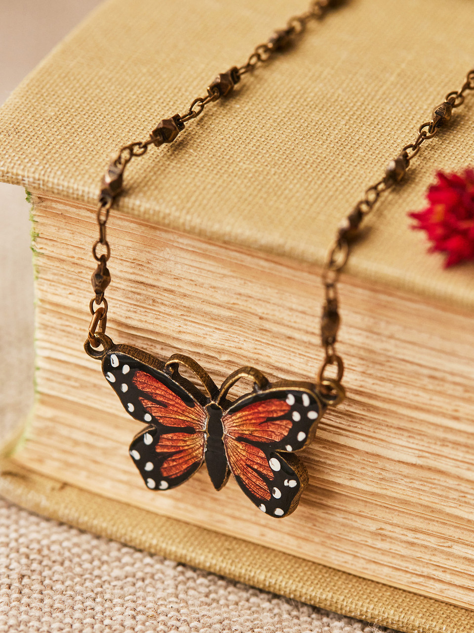 見たことないほどキュート【leah alexandra】Farfalle Necklace Farfalle Gold Necklace