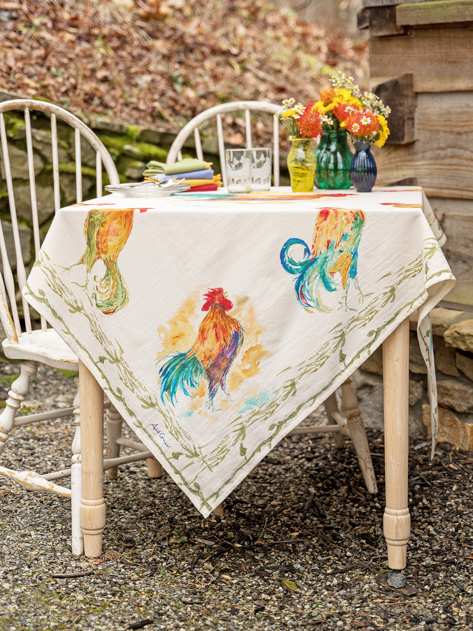 Aprilcornell テーブルクロス ニワトリ Rooster Watercolor Tablecloth - Multi | Shop Beautiful Designs by