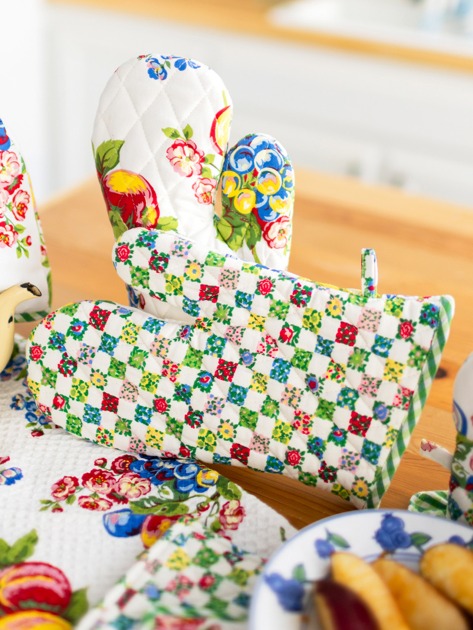 April Cornell Fruit Basket Patchwork Oven Mitt
