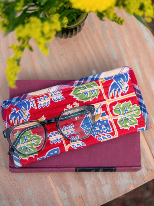 Chicken at Home Glasses Case - Red