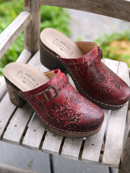 Calliroe Clog - Dark Red Multi
