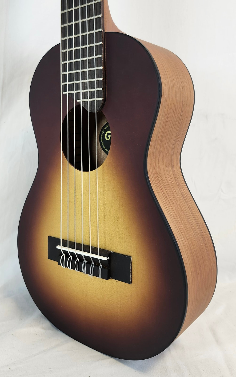 Yamaha GL1 Guitalele Ukulele (Tobacco Sunburst)