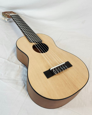Yamaha GL1 Guitarlele Guitar/Ukulele with Gig Bag Yamaha GL1 Guitarlele Guitar/Ukulele with Gig Bag
