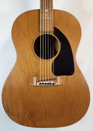 Pre Owned Gibson Vintage 1968 B-15 Concert Acoustic Guitar w/Case