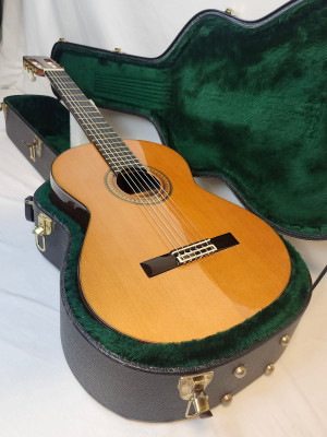 Jose Ramirez Pre Owned 1995 Vintage R4 all Solid CLassical Guitar With Case