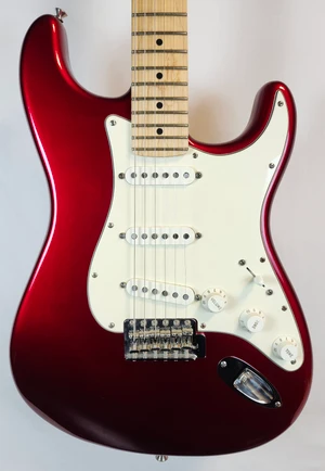 Fender American Special Stratocaster, MN, Candy Apple Red, w/HSC 2009