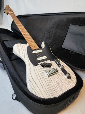 Tom Anderson T Classic Contoured, Swamp Ash Body, SC1 SC1 TF3, 62 Pete, High Gloss White with Black Dog Hair, w/Bag 2026