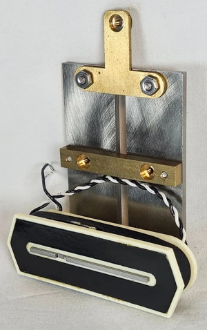 CC Pickups ES150N Charlie Christian Replica Mounted Archtop Pickup, Notched B-String, w/Mouting Hardware and Replica Bakelite Knobs