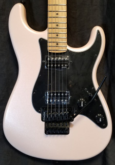 Squier Contemporary Stratocaster HH FR, Roasted Maple Fingerboard, Black Pickguard, Shell Pink Pearl