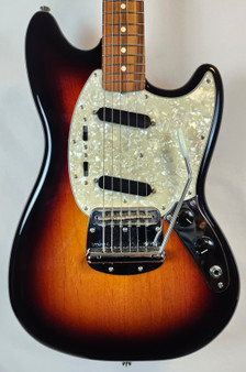 Fender Vintera '60s Mustang, Pau Ferro Fingerboard, 3-Color Sunburst W/ Bag 2019