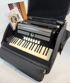 Hohner Bravo III Chromatic 80 Bass Piano Accordion, Black, W/ Bag & Straps