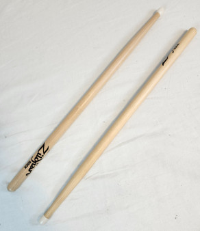 Zildjian Rock Nylon Tip Hickory Natural Drumsticks, Pair, RKNN