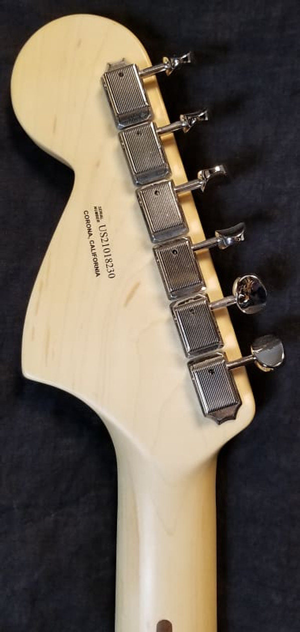 American Performer Mustang Electric Guitar Rosewood Fingerboard, Vintage White W/ Deluxe Gig Bag