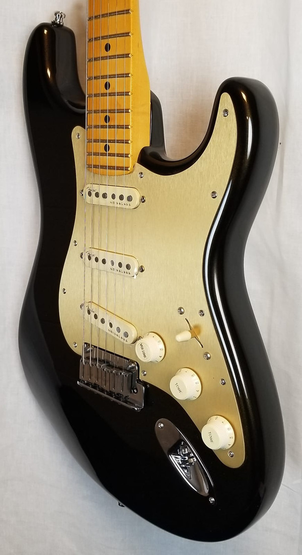 American Ultra Stratocaster Electric Guitar, Maple Fingerboard, Texas Tea W/Molded Hardshell Case.