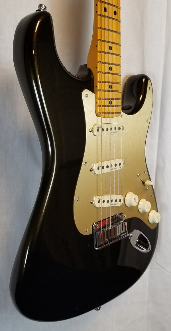 American Ultra Stratocaster Electric Guitar, Maple Fingerboard, Texas Tea W/Molded Hardshell Case.