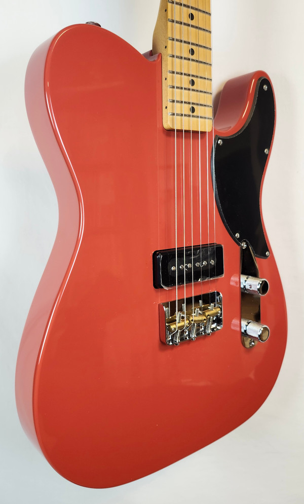 Fender Noventa Telecaster, Maple Fingerboard, Fiesta Red W/Bag