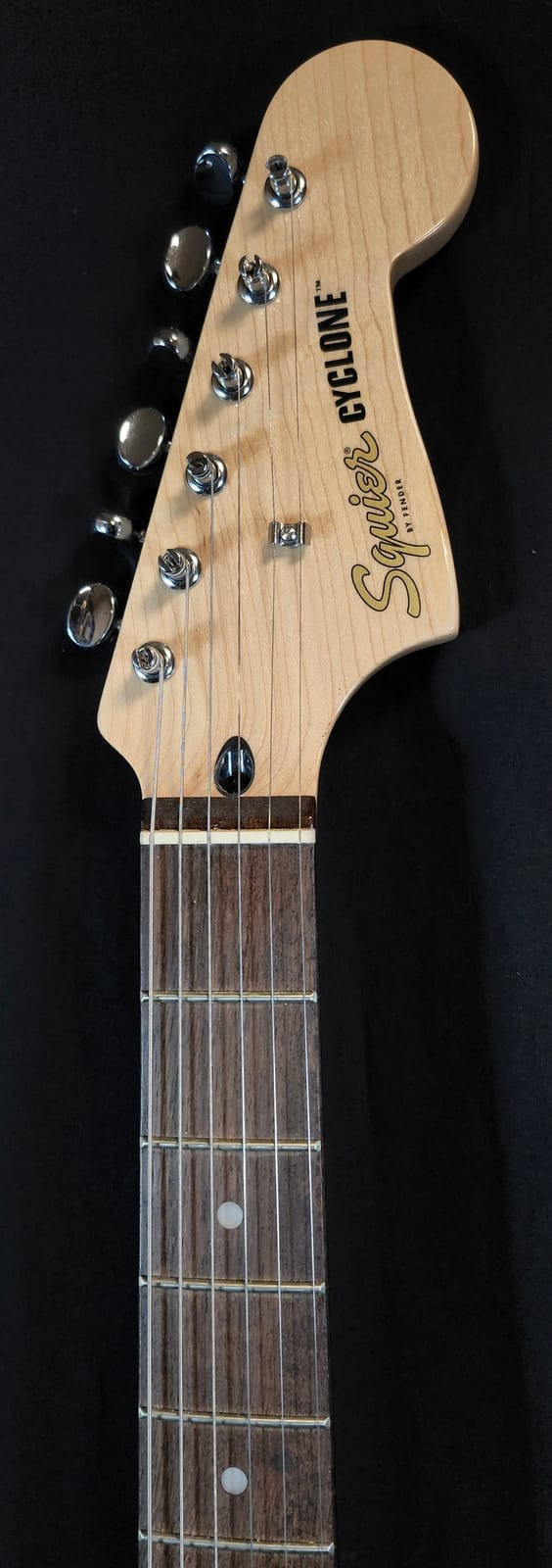 Squier Paranormal Cyclone® Elec. Guitar, Laurel Fingerboard, Tortoiseshell Pickguard, Pearl White