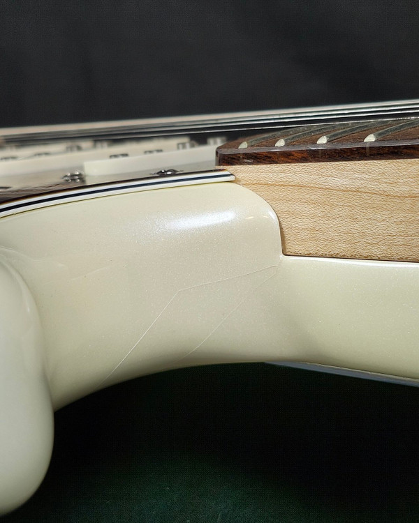 Squier Paranormal Cyclone® Elec. Guitar, Laurel Fingerboard, Tortoiseshell Pickguard, Pearl White