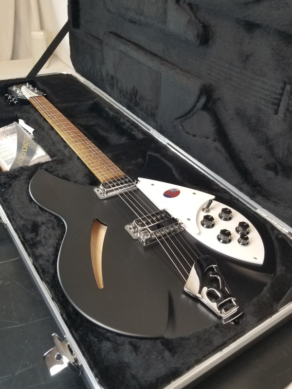 Rickenbacker 330 MBL Semi-Hollow Electric Guitar, 21 Fret, Gotoh Tuners, HSC, Matte Black