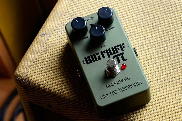 Electro Harmonix Green Russian Big Muff Pi Distortion/Sustainer Guitar Effect Pedal