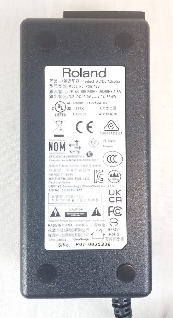 Roland PSB-12U, 5100047396 Replacement Charger for the AC-33/AC-40/KC-110/CUBE Street EX