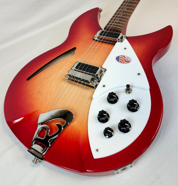 Rickenbacker 330 Fireglo, RW FB, 21 Fret, Gotoh Tuners, w/HSC