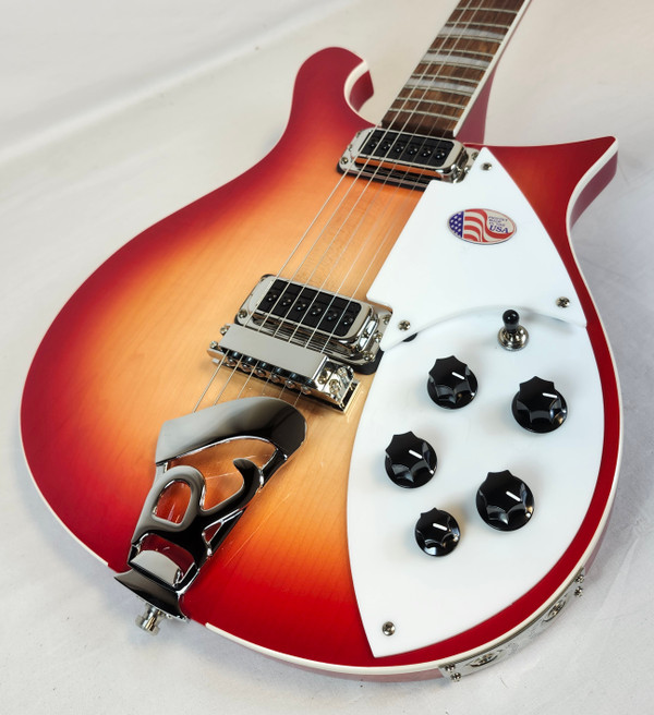 Rickenbacker 620 Fire Glo, Stereo, Gotoh Tuners, Rosewood FB, HSC 2025