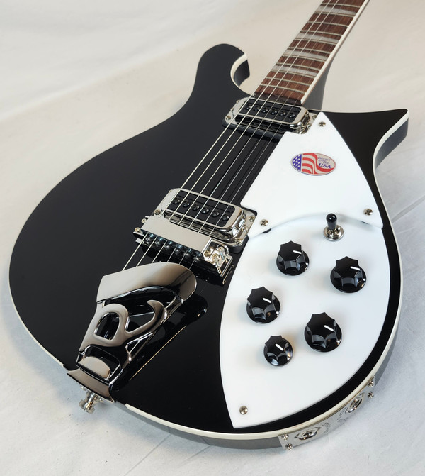 Rickenbacker 620 Jet Glo, Stereo, Gotoh Tuners, Rosewood FB, HSC