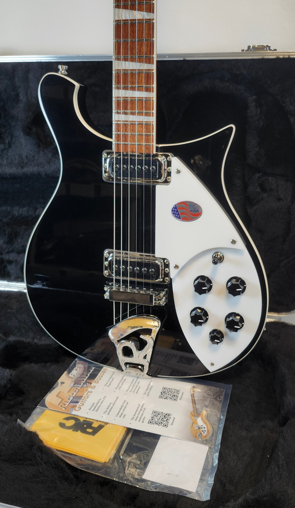 Rickenbacker 620 Jet Glo, Stereo, Gotoh Tuners, Rosewood FB, HSC