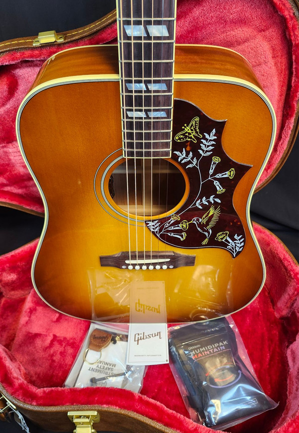 Gibson Hummingbird Original Acoustic/ Electric Guitar, Heritage Cherry Sunburst W/Case