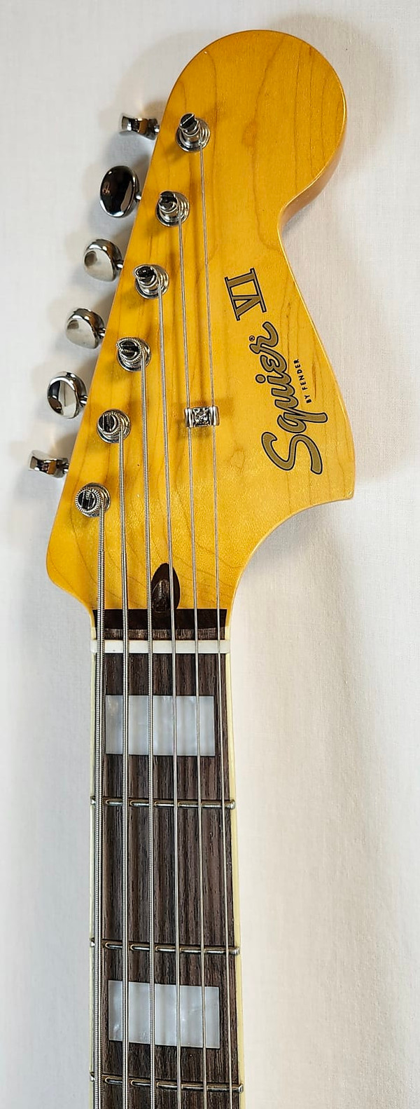 Squier Classic Vibe Bass VI, Laurel Fingerboard, 3-Color Sunburst