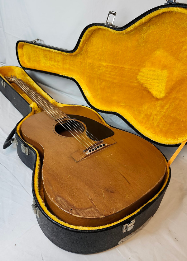 Pre Owned Gibson Vintage 1968 B-15 Concert Acoustic Guitar w/Case