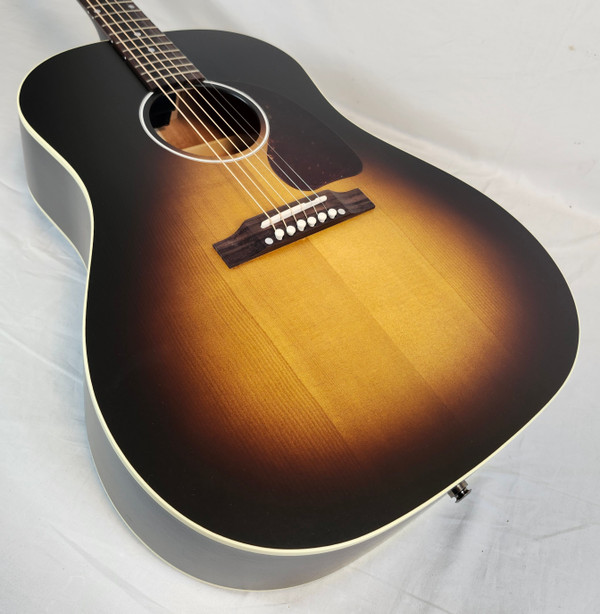 Gibson J-45 Special, Satin Vintage Sunburst, L.R. Baggs electronics, Soft Case