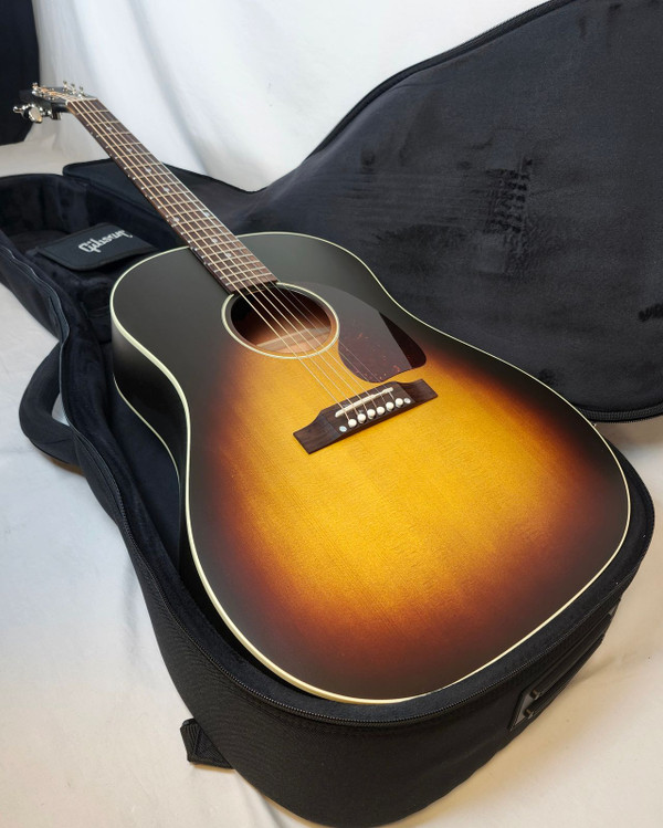 Gibson J-45 Special, Satin Vintage Sunburst, L.R. Baggs electronics, Soft Case