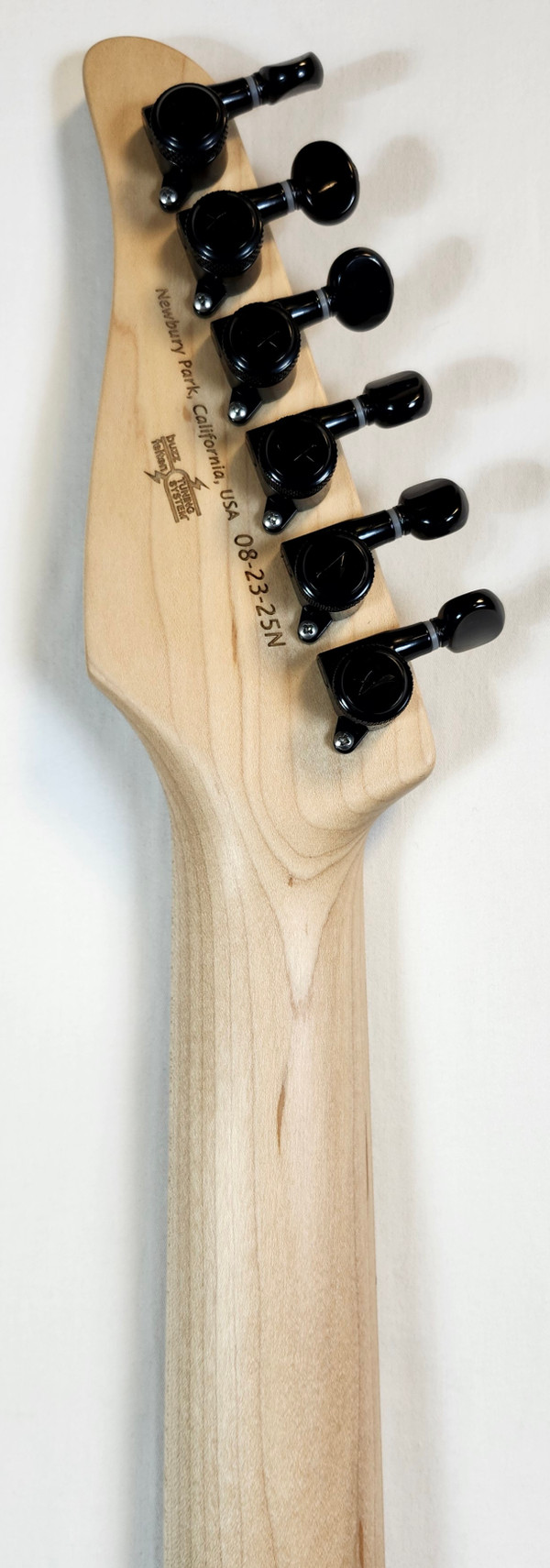 Tom Anderson Pro Am T Shorty Contoured 60's Vibe, H1- H2+ Pickups, 24 3/4-inch Scale Elec. Guitar Black W/Bag