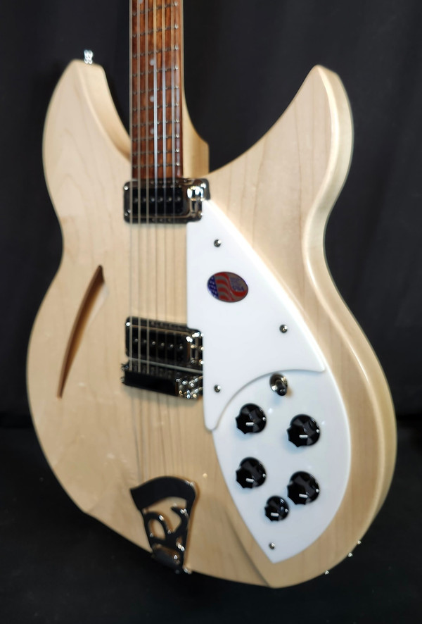 Rickenbacker 330 Maple Glo, 21 Fret, Gotoh Tuners, w/HSC